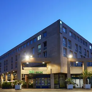 Ibis Styles Centre Port Tolone